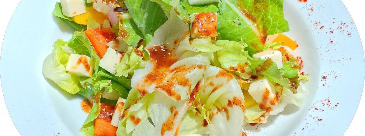 Lettuce, pepper and Cheese salad